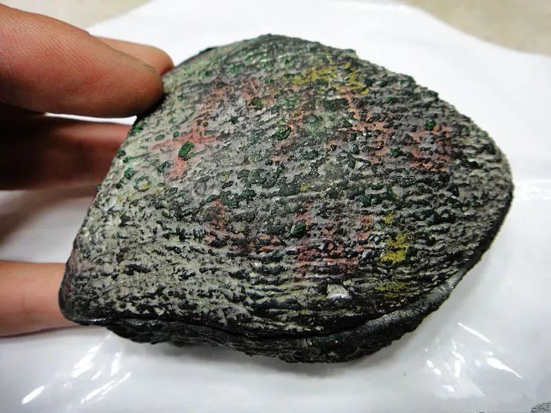 8000买的翡翠赌石，切开后都说是假的，结果出乎意料！-翡翠赌石实战攻略pdf