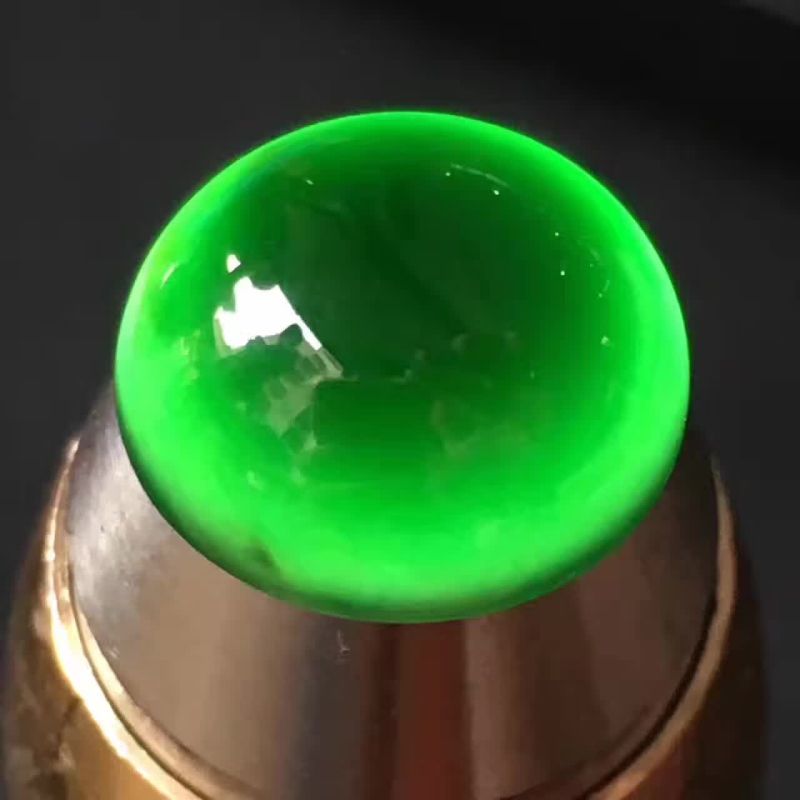 毫不犹豫拿下翡翠原石，切出高品质的墨翠，成品戒面惊艳！-墨翠原石切料视频集锦