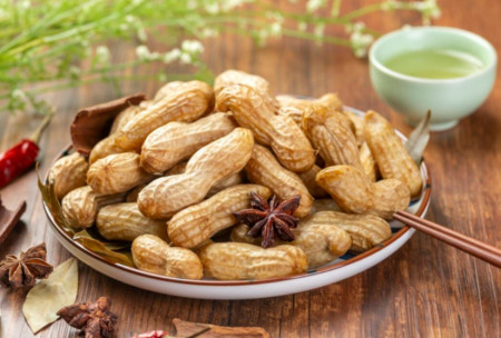 吃生花生和吃熟花生，有啥区别？医生说出实情，原来我吃错了（吃生花生与吃熟花生有区别吗）