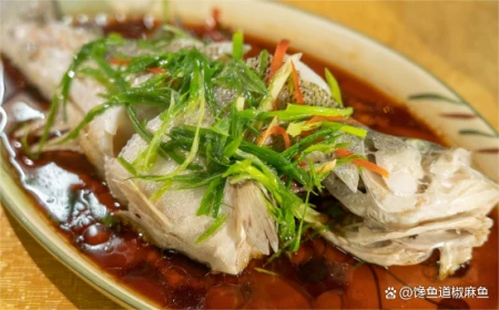 爱吃鱼的人会收获4个好处，但这2类人最好少吃！（爱吃鱼的人身体缺什么维生素）