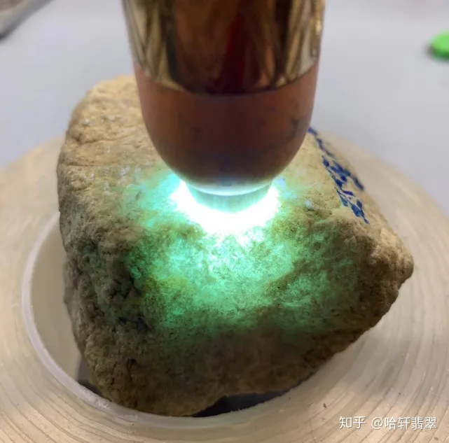 翡翠原石真假辨别方法，你都知道哪些？-翡翠原石怎样鉴别图解