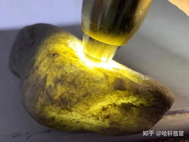 翡翠原石真假辨别方法，你都知道哪些？-翡翠原石怎样鉴别图解