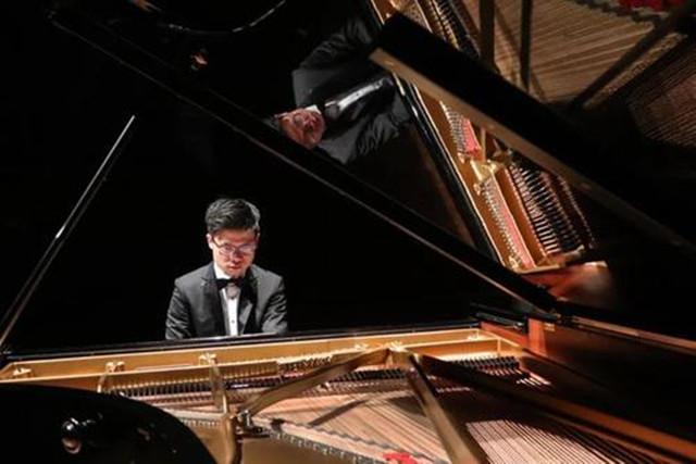 钢琴练习篇‖手指与手型的正确弹奏练习法（钢琴手指指法表图片）