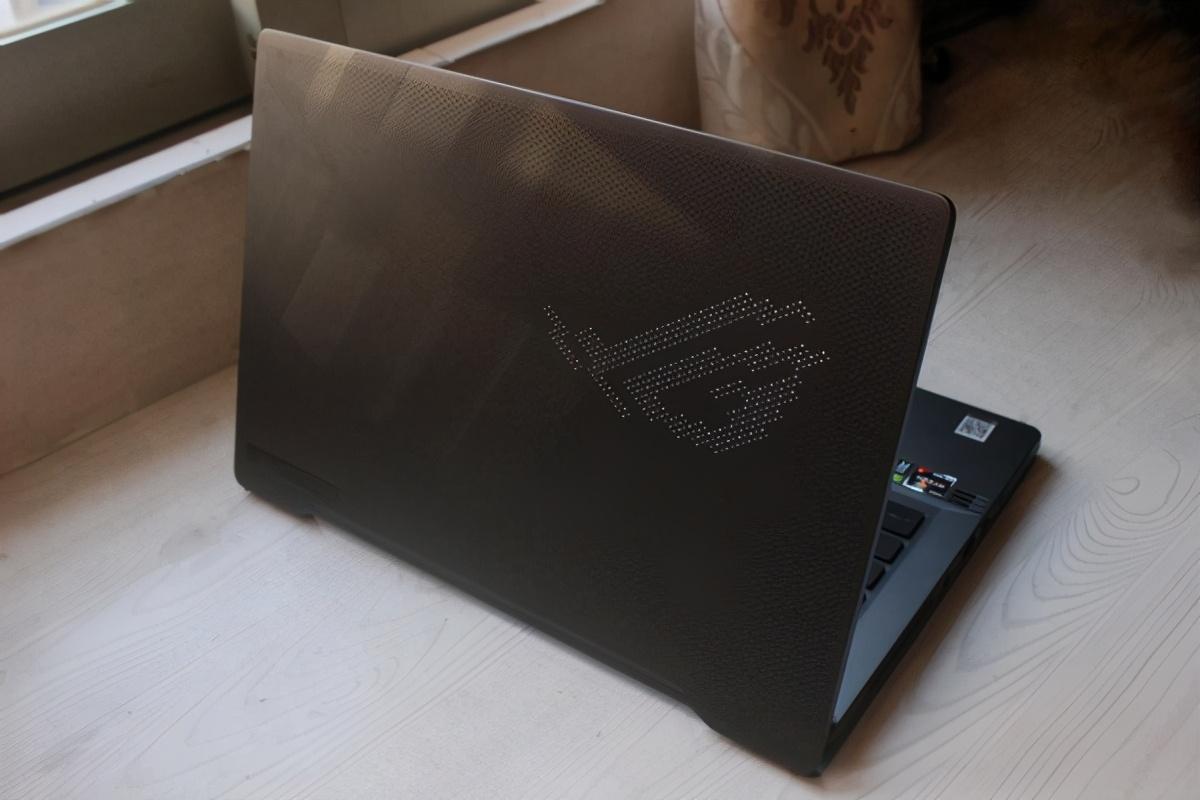 一款全能的14寸笔记本 华硕ROG幻14笔记本评测（rog幻14笔记本值得买吗）