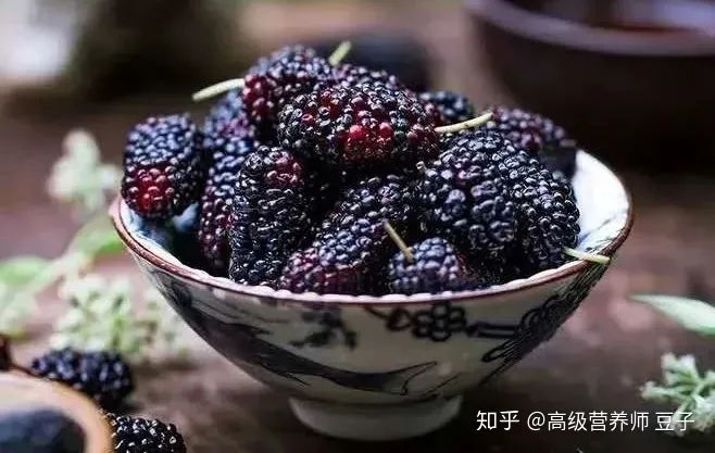 有没有长期桑葚泡水喝的同志们，到底有没有效果?（长期喝桑葚泡水对身体有害吗女性）