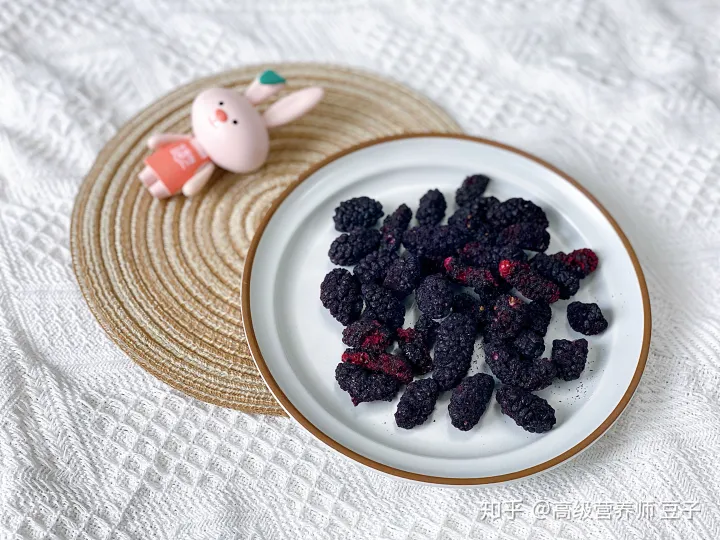 有没有长期桑葚泡水喝的同志们，到底有没有效果?（长期喝桑葚泡水对身体有害吗女性）