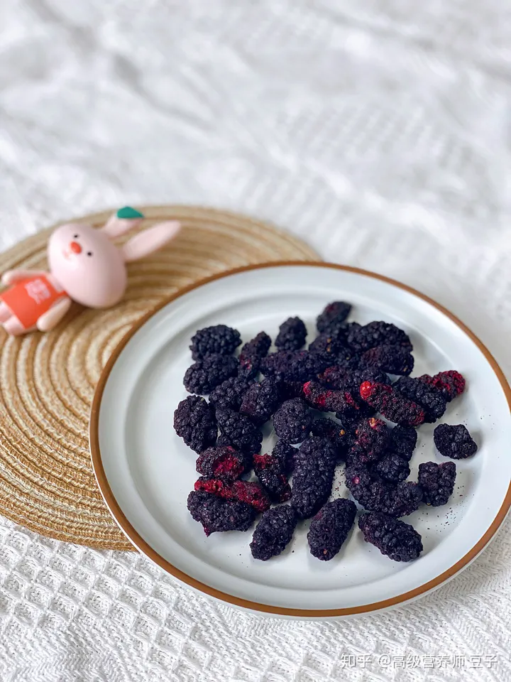 有没有长期桑葚泡水喝的同志们，到底有没有效果?（长期喝桑葚泡水对身体有害吗女性）