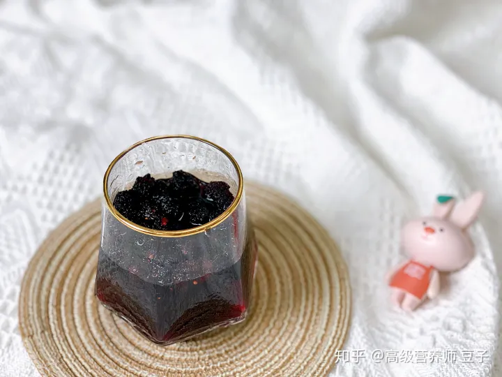 有没有长期桑葚泡水喝的同志们，到底有没有效果?（长期喝桑葚泡水对身体有害吗女性）