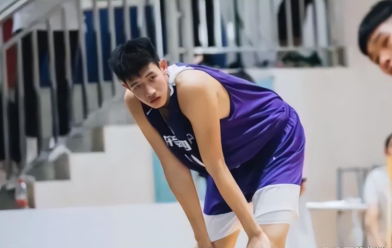 宏远战CBA夏季联赛！徐杰任核心 两新星是最大看点 杜锋率队争冠（广东宏远队徐杰那里人）