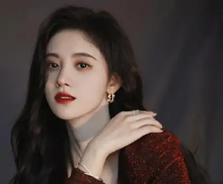 “四千年第一美女”鞠婧祎，出道以来零绯闻，却为何争议不断？-鞠婧祎说四千年美女