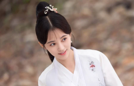 “四千年第一美女”鞠婧祎，出道以来零绯闻，却为何争议不断？-鞠婧祎说四千年美女