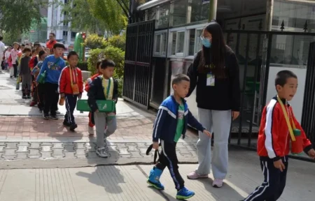 暑假来临！2023大、中小学放假时间出炉，家长：又头大了（2020年寒假中小学生什么时候放假）