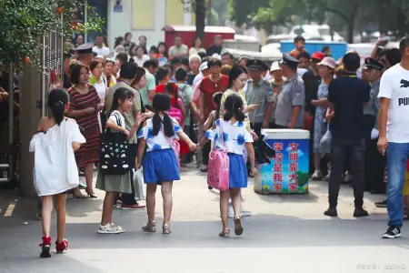 放假通知！2023全国各地中小学生暑假时间更新，家长纷纷拍手叫好（二零二一年中小学生暑假放假时间）