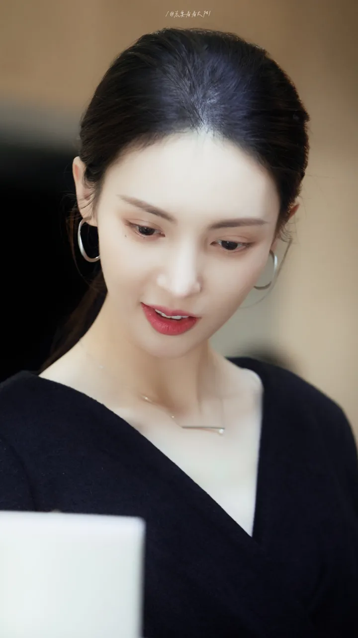 你有哪些惊艳绝色的美女手机壁纸？-美女手机壁纸高清抖音