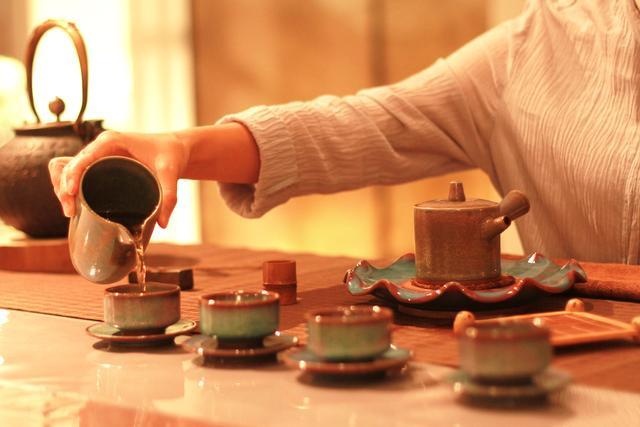 一分钟看懂普洱生茶和熟茶的区别（6.普洱茶生茶与熟茶的区别是什么?）