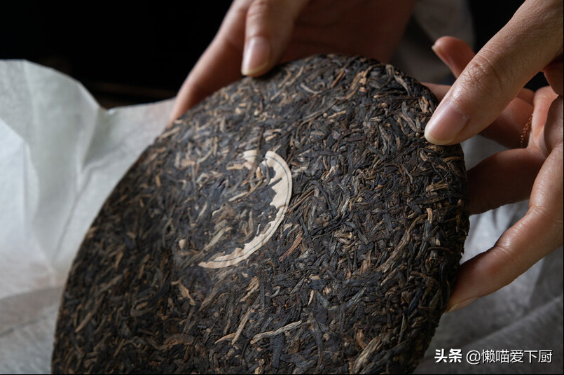 同是普洱，选“生茶”还是“熟茶”？有啥区别？才知道价值差很多（普洱生茶和熟茶的区别:优缺点和冲泡方法!）