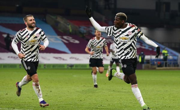 体坛联播｜曼联时隔八年登顶英超积分榜，郭艾伦不满赛程安排（英超联赛曼联新闻）