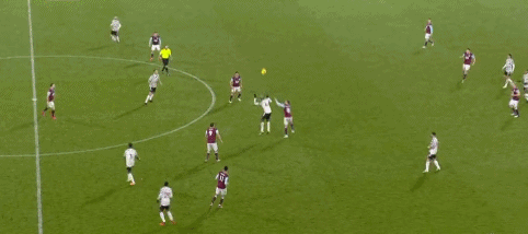 体坛联播｜曼联时隔八年登顶英超积分榜，郭艾伦不满赛程安排（英超联赛曼联新闻）