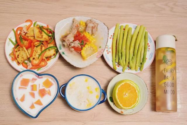 老婆生孩子后，他伺候月子下厨30天，食谱曝光馋哭了……-给我看产妇月子餐