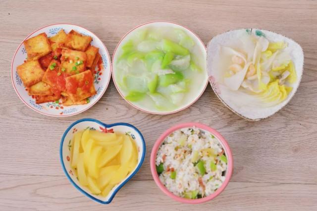 老婆生孩子后，他伺候月子下厨30天，食谱曝光馋哭了……-给我看产妇月子餐