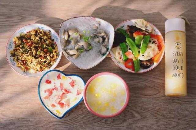 老婆生孩子后，他伺候月子下厨30天，食谱曝光馋哭了……-给我看产妇月子餐