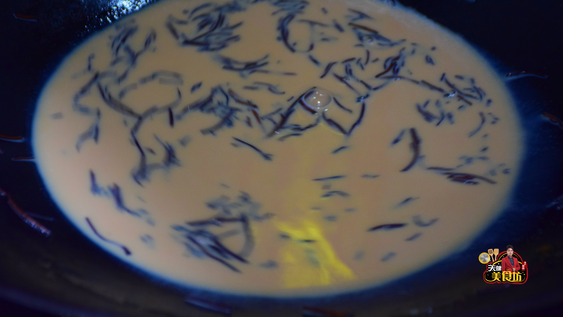 想喝奶茶别去外面买了，教你在家做，1杯的钱就能让全家喝饱（奶茶如何在家做）