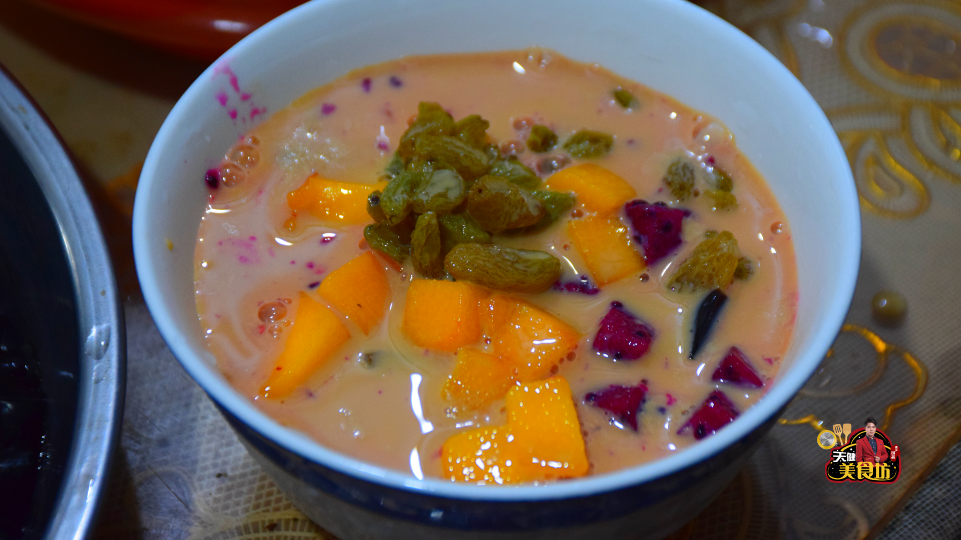 想喝奶茶别去外面买了，教你在家做，1杯的钱就能让全家喝饱（奶茶如何在家做）