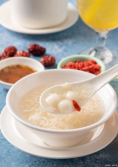 花香醉人！教你用桂花酒酿做微醺奶茶（桂花酒酿奶茶配方）