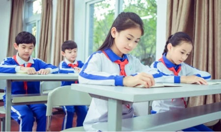 一学生因自己名字火了，老师看后让学生别用网名，学生亮出身份证惊呆了