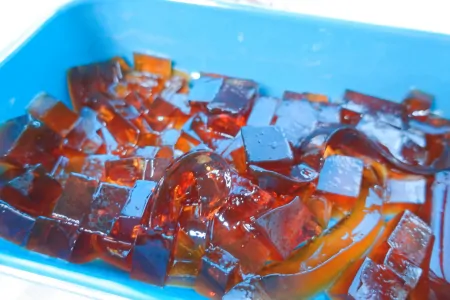 热乎乎的黑钻奶茶太适合冬天喝了，自己在家里就能做，做法好简单（黑钻奶茶怎么做?）