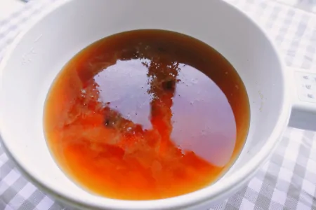 热乎乎的黑钻奶茶太适合冬天喝了，自己在家里就能做，做法好简单（黑钻奶茶怎么做?）