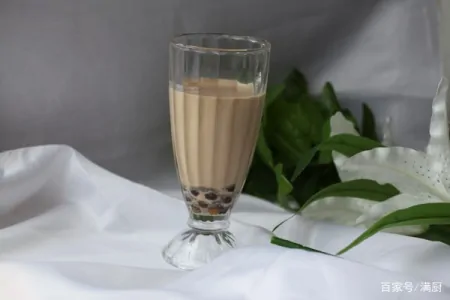 别再喝外面的“香精奶茶”了，自己在家就能做，简单又好喝（奶茶香精的作用与功效图片）