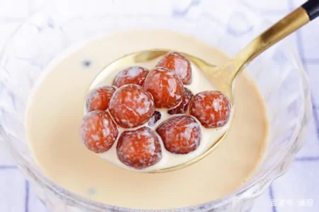 别再喝外面的“香精奶茶”了，自己在家就能做，简单又好喝（奶茶香精的作用与功效图片）