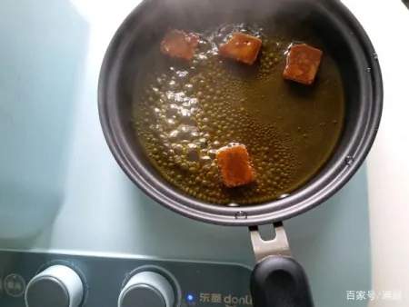 别再喝外面的“香精奶茶”了，自己在家就能做，简单又好喝（奶茶香精的作用与功效图片）