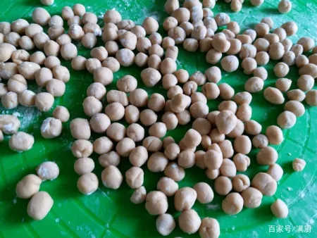 别再喝外面的“香精奶茶”了，自己在家就能做，简单又好喝（奶茶香精的作用与功效图片）