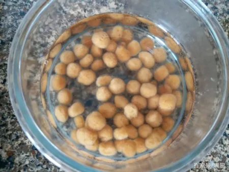 别再喝外面的“香精奶茶”了，自己在家就能做，简单又好喝（奶茶香精的作用与功效图片）