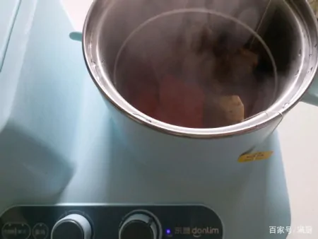 别再喝外面的“香精奶茶”了，自己在家就能做，简单又好喝（奶茶香精的作用与功效图片）