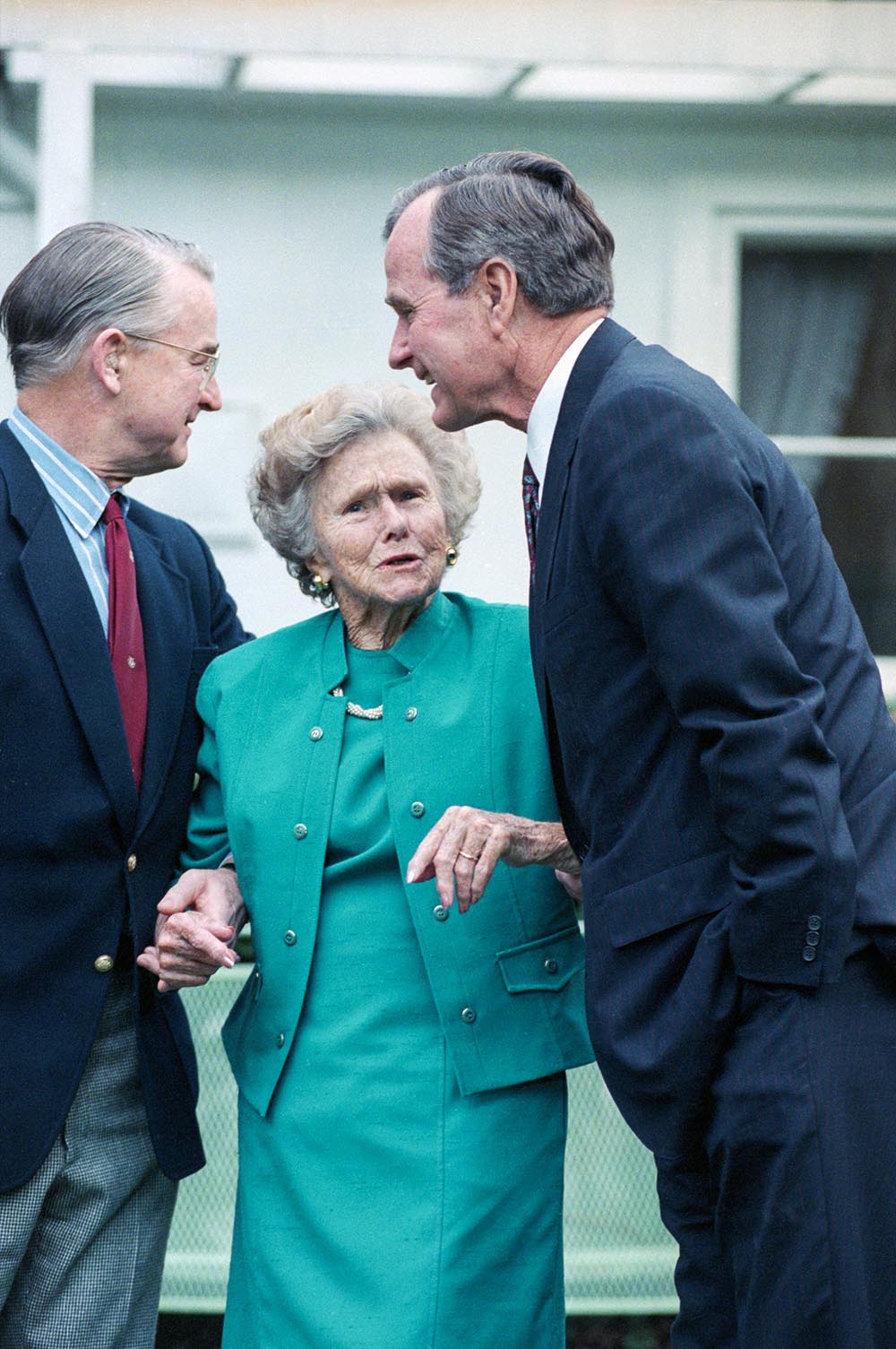 「图集」母亲节：名人与母亲的珍贵瞬间（关于名人的母亲的故事）