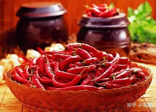吃辣椒十大好处（吃辣椒有啥好处有啥坏处）