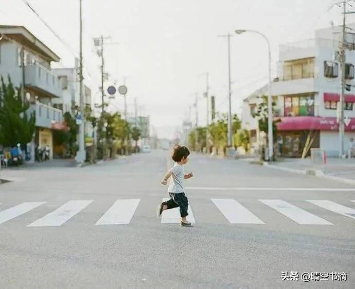 六一儿童节暖心文案/人生有无数个夏天，却只有一次少年-六一儿童节唯美文案短句