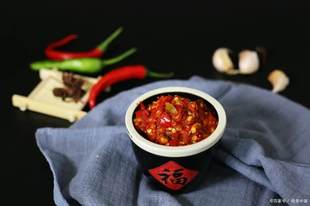 辣椒酱的性味归经，功效作用与禁忌以及中医养生食疗常用偏方（辣椒酱怎么做的）