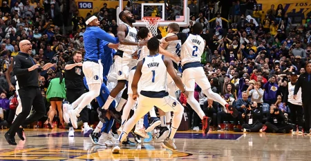 上一次领先27分被逆转？独行侠压哨绝杀湖人，奇兵最后7秒独得6分-独行侠战胜湖人