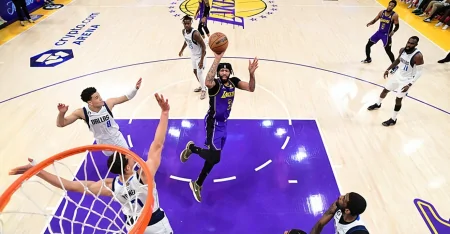 上一次领先27分被逆转？独行侠压哨绝杀湖人，奇兵最后7秒独得6分-独行侠战胜湖人
