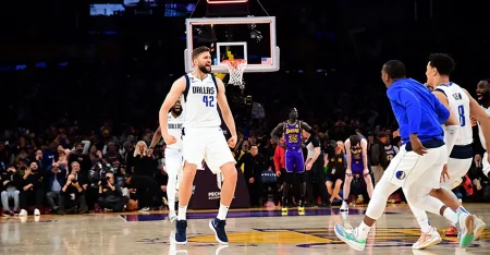 上一次领先27分被逆转？独行侠压哨绝杀湖人，奇兵最后7秒独得6分-独行侠战胜湖人