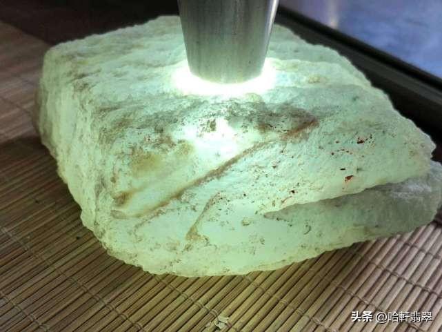 翡翠行内公认的4种顶级原石皮壳，全见过的翠友屈指可数-翡翠原石皮革起油说明什么问题