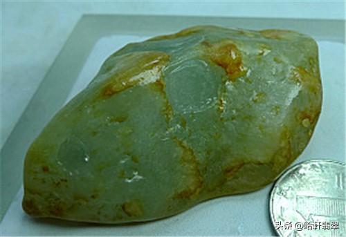 翡翠行内公认的4种顶级原石皮壳，全见过的翠友屈指可数-翡翠原石皮革起油说明什么问题