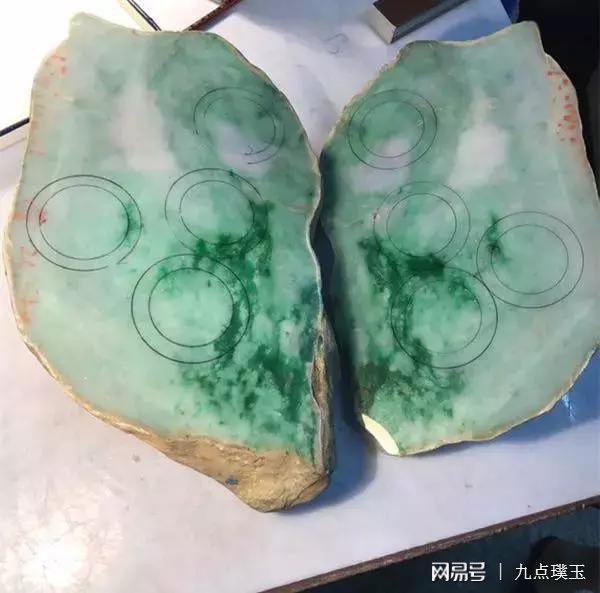 翡翠原石是怎样给人惊喜的-翡翠原石是怎样给人惊喜的呢