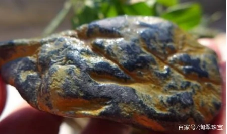 冰种翡翠原石值钱吗，如何看冰种翡翠原石？-冰种翡翠原石什么价位