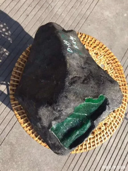 翡翠原石的场口特征-翡翠原石八大场口