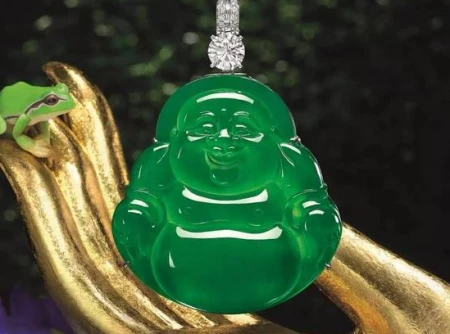 翡翠原石表面，乱涂乱画的字母或者图案，也有一定的含义-翡翠原石料子图片